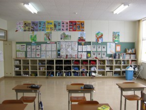 Hitane_Elementary_School_classroom_2