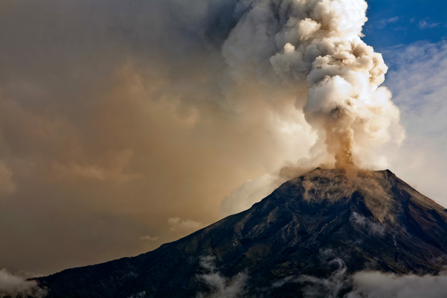 L’impatto delle eruzioni vulcaniche sul clima globale: studiamo gli effetti  con l'IA