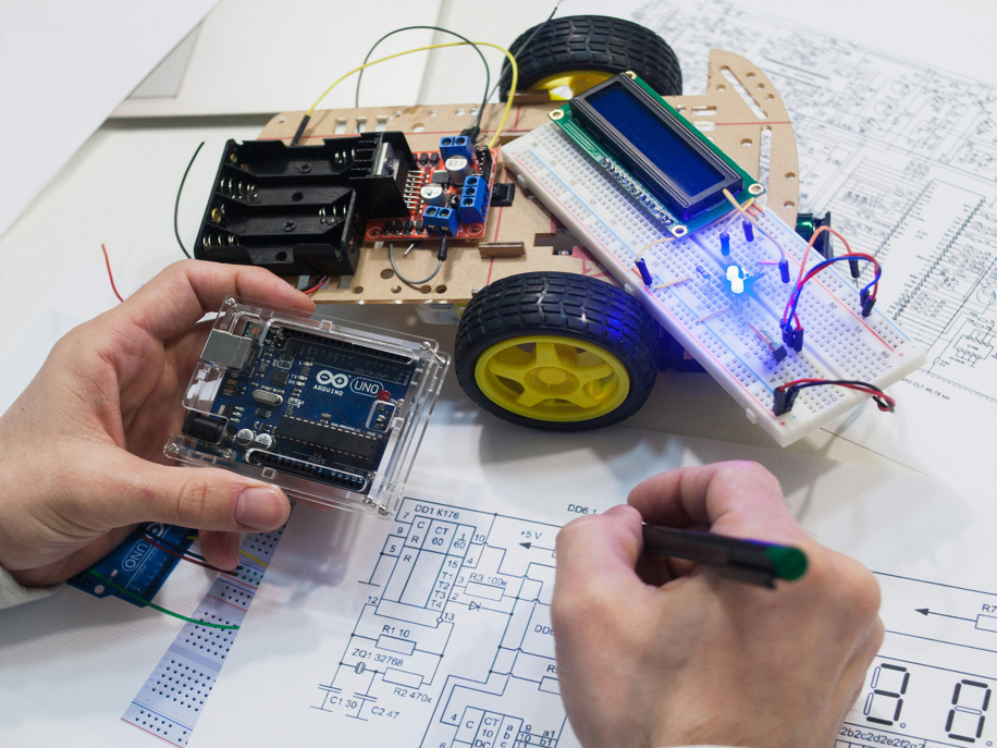 Esperienze con Arduino: una guida fidata per i laboratori di Fisica